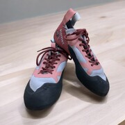 Mismatched Butora Komet Lace USM R9.0 | L7.5 Climbing Shoe